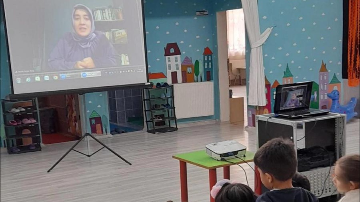 Okulumuzda Yazar Hanife Büşra Tıraş Karakartal ile Eğlenceli Bir Buluşma Gerçekleşti.